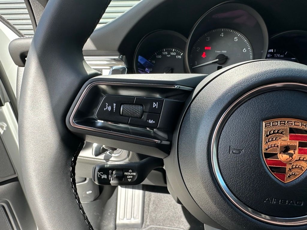 Thumbnail: 2026 Porsche Macan - 19