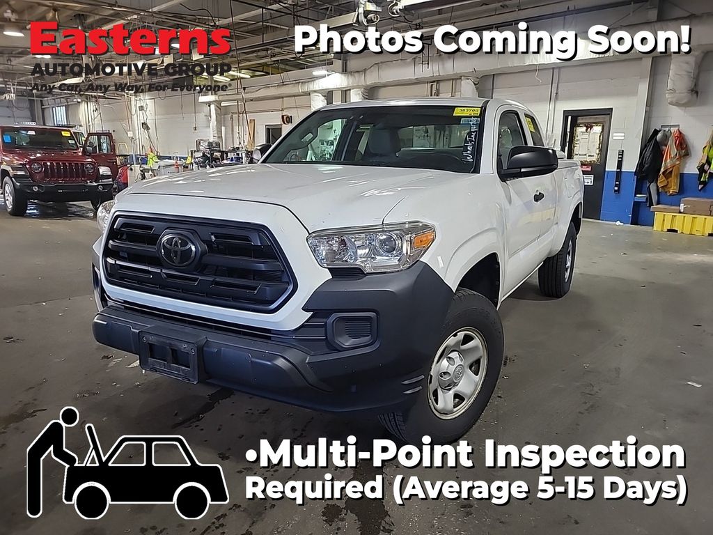 2019 Toyota Tacoma SR's photo
