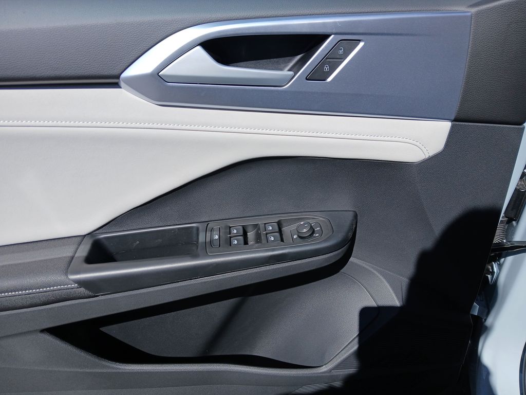 New 2026 Gray Volkswagen 1.5T SE image 11