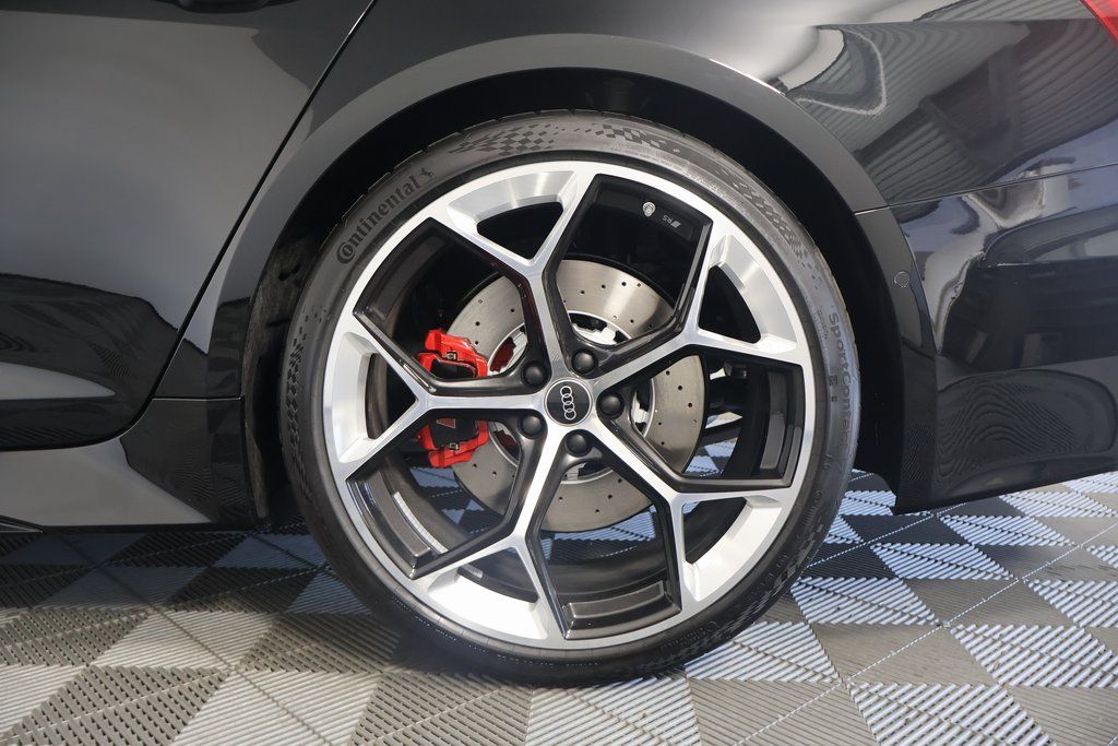 Thumbnail: 2025 Audi RS 6 - 10