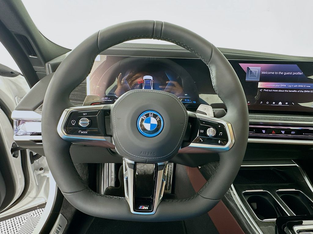 Thumbnail: 2026 BMW 7 Series - 10