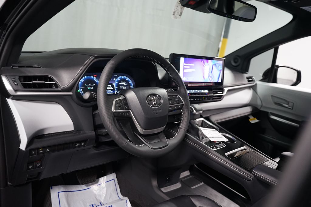 Thumbnail: 2025 Toyota Sienna - 11