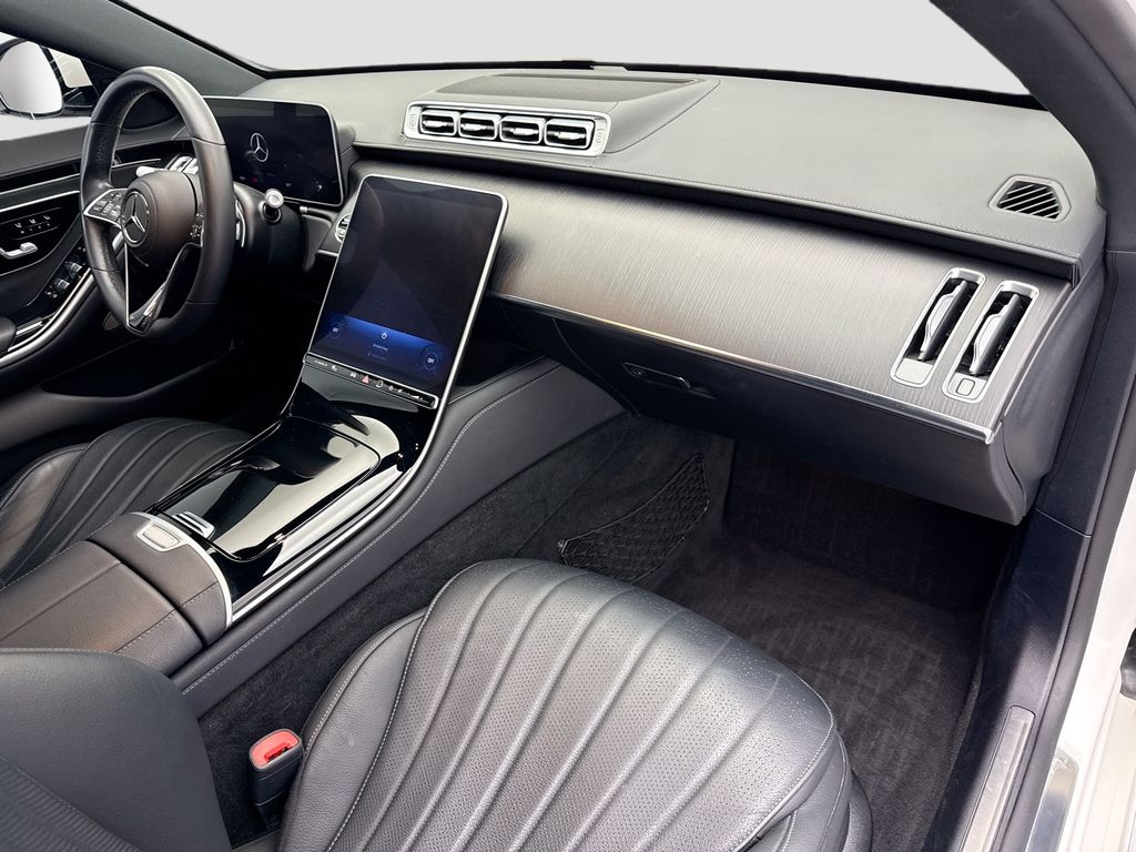 Thumbnail: 2023 Mercedes-Benz S-Class - 16
