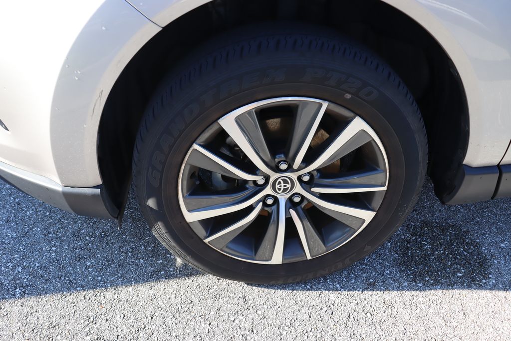 Thumbnail: 2022 Toyota Venza - 4