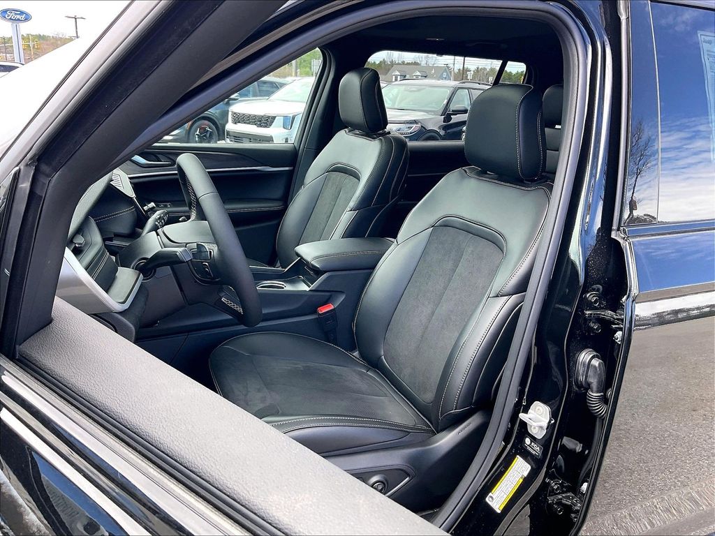 2026 Jeep Grand Cherokee L — photo 10