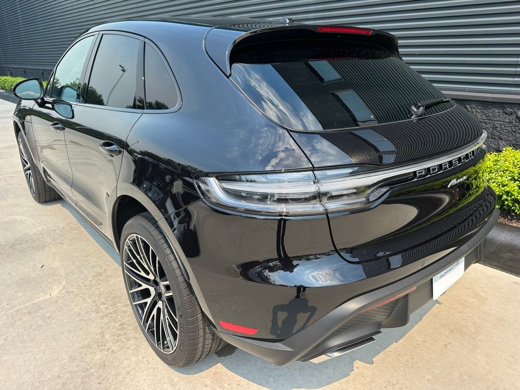 Thumbnail: 2026 Porsche Macan - 3