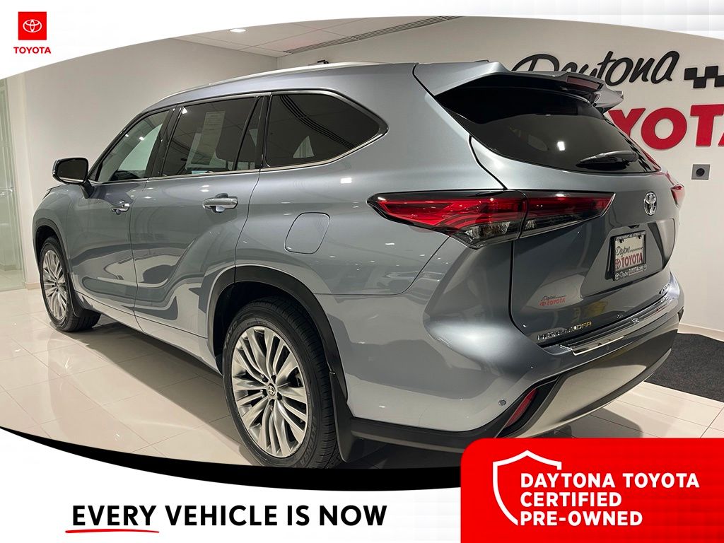 Used 2023 Toyota Highlander Hybrid SUV