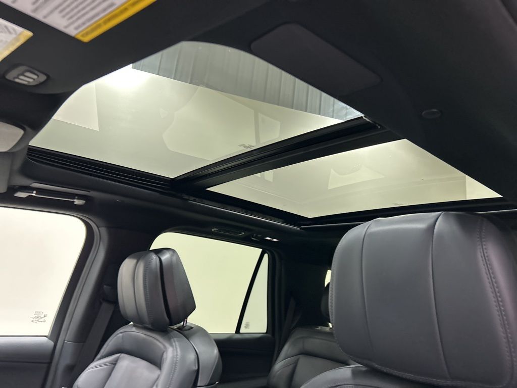 new 2025 Lincoln Navigator car, priced at $100,022