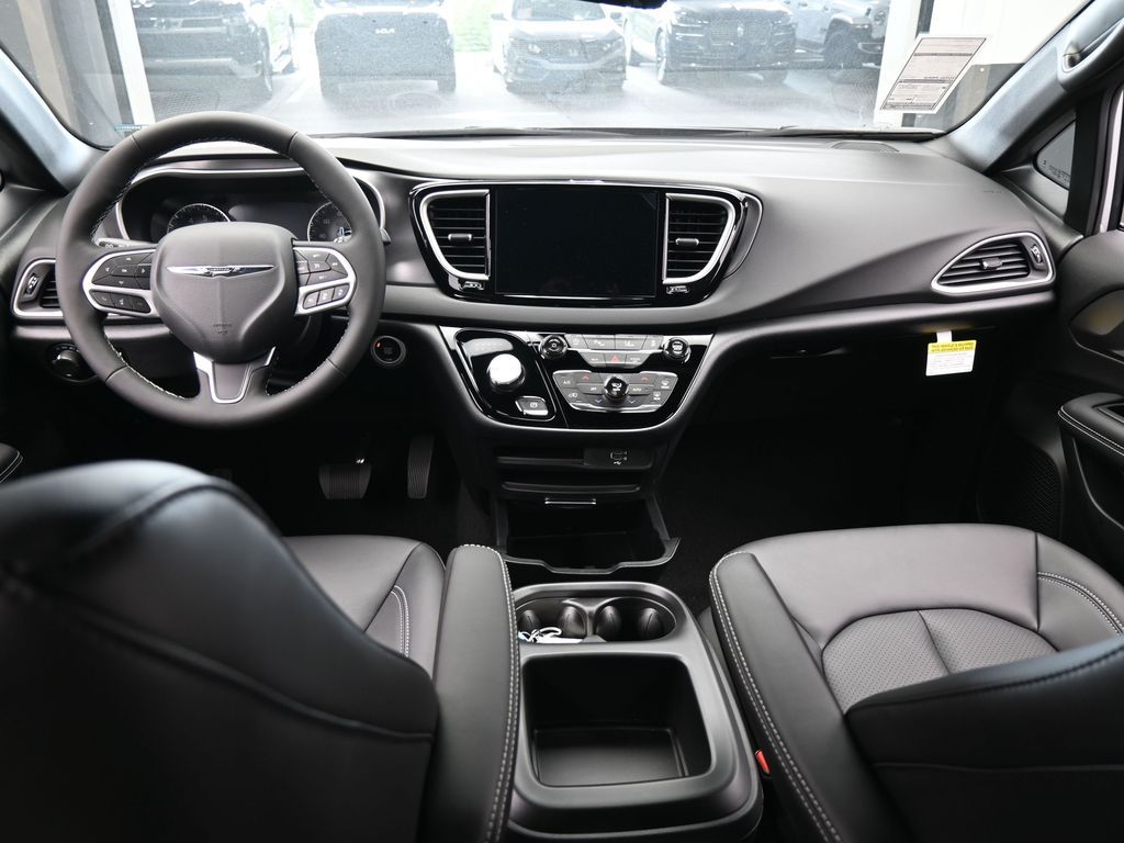 New 2026 Silver Mist Clearcoat Chrysler LX image 31