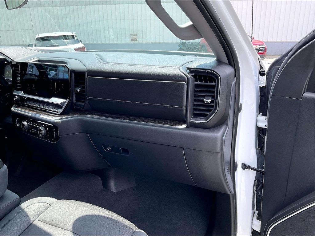 2023 Chevrolet Silverado 1500 — photo 13