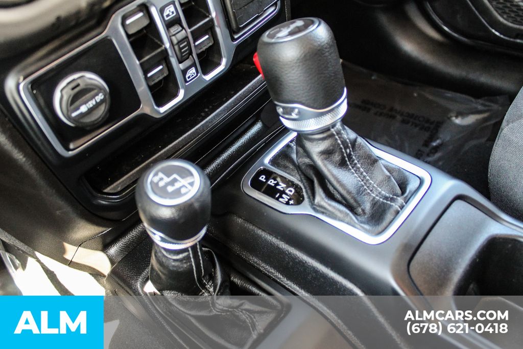 Used 2025 Gray Jeep Sahara image 37