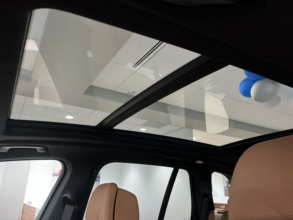 Thumbnail: 2026 BMW X5 - 13