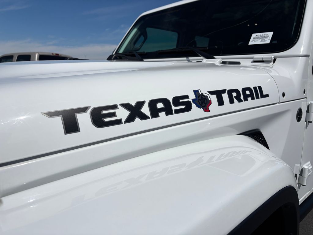 Used Car 2024 Jeep Gladiator  Texas Trail For Sale Under $40,000 In Austin, Texas