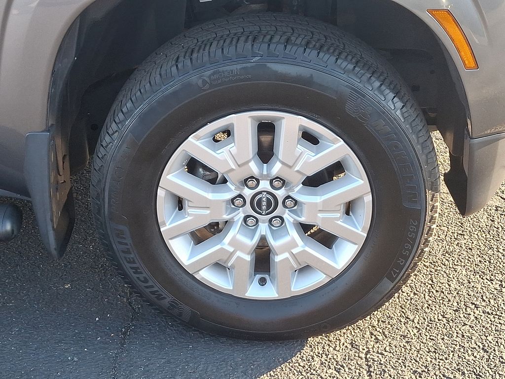2022 Nissan Frontier SV 8