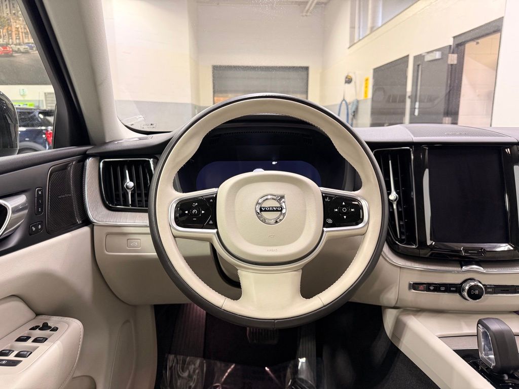 Thumbnail: 2023 Volvo XC60 - 22