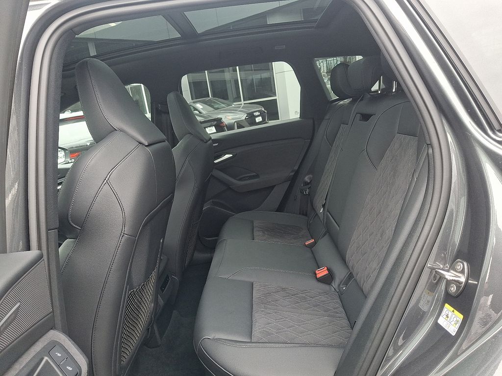 Thumbnail: 2025 Audi SQ6 e-tron - 10