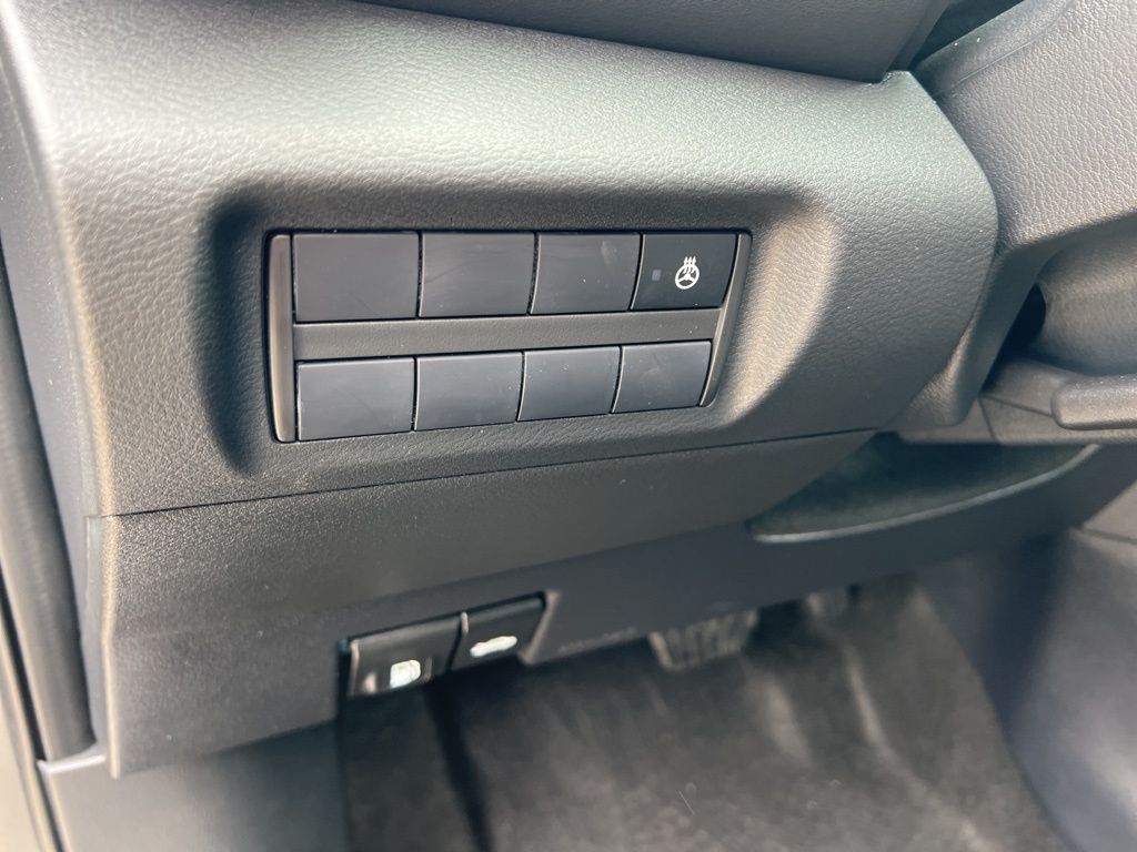 2024 Nissan Kicks SR photo