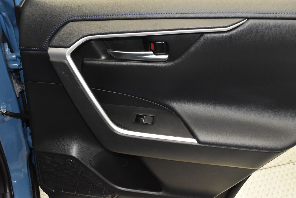 2022 Toyota RAV4 XSE 31