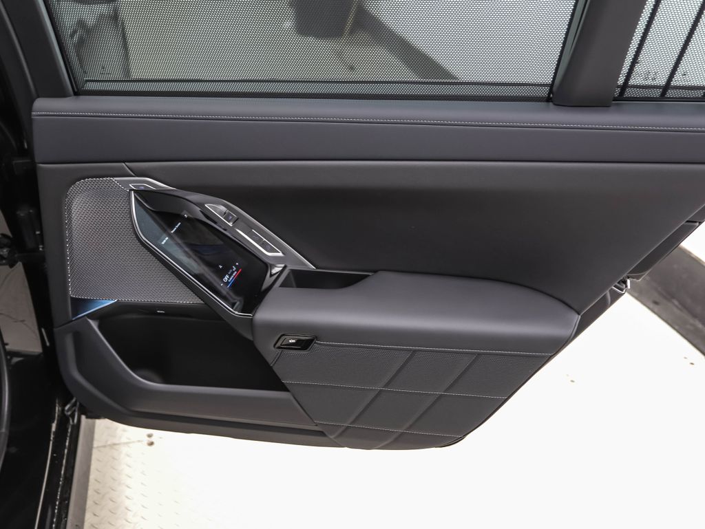 2025 BMW 7 Series 750e xDrive 24