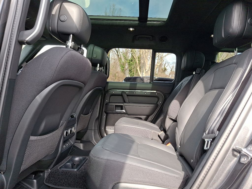 2025 Land Rover Defender 130 6