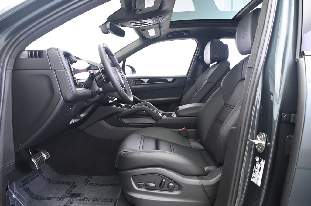 Thumbnail: 2025 Porsche Cayenne - 29