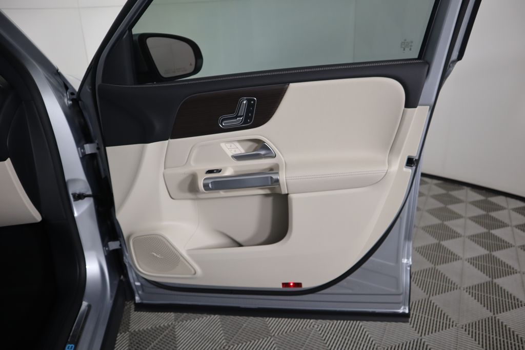 2025 Mercedes-Benz EQB 250+ 26