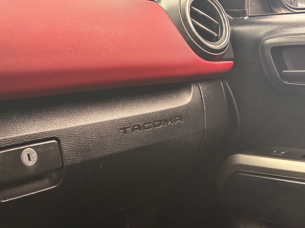 Thumbnail: 2019 Toyota Tacoma - 25