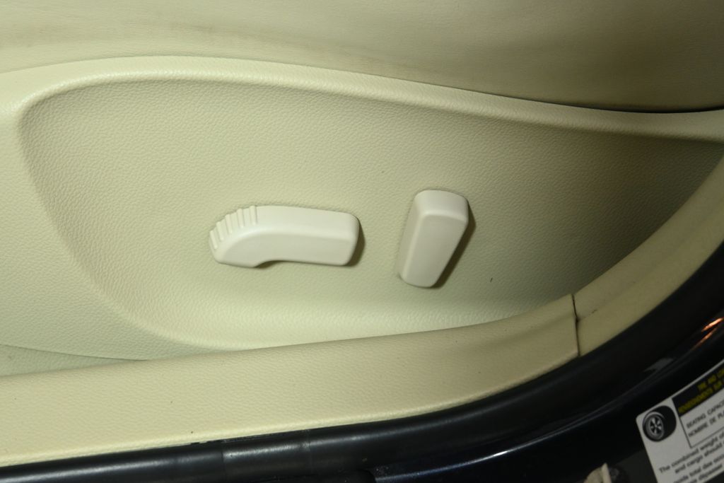 2011 INFINITI G37 X 26
