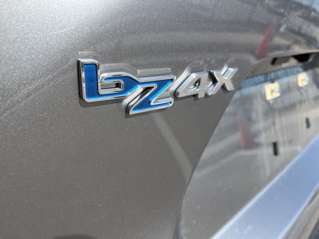 Thumbnail: 2024 Toyota bZ4X - 8