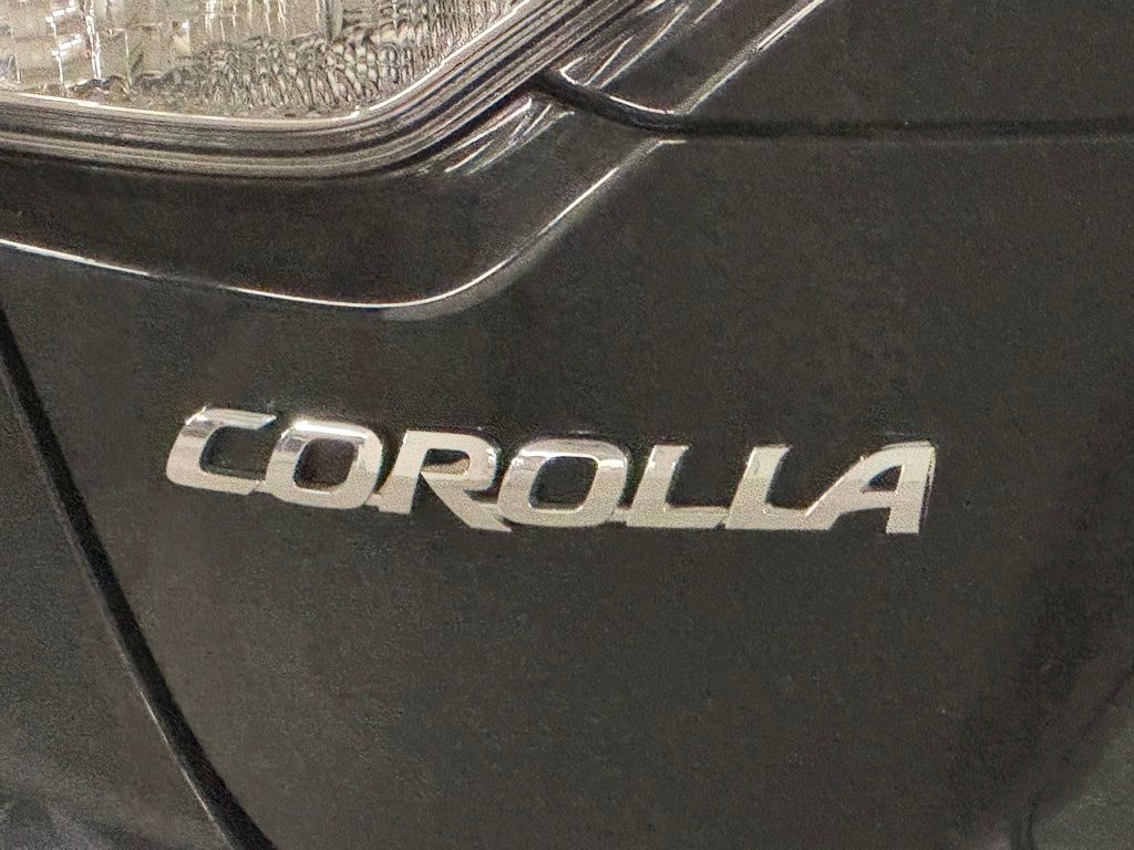 2022 Toyota Corolla Hybrid LE 35