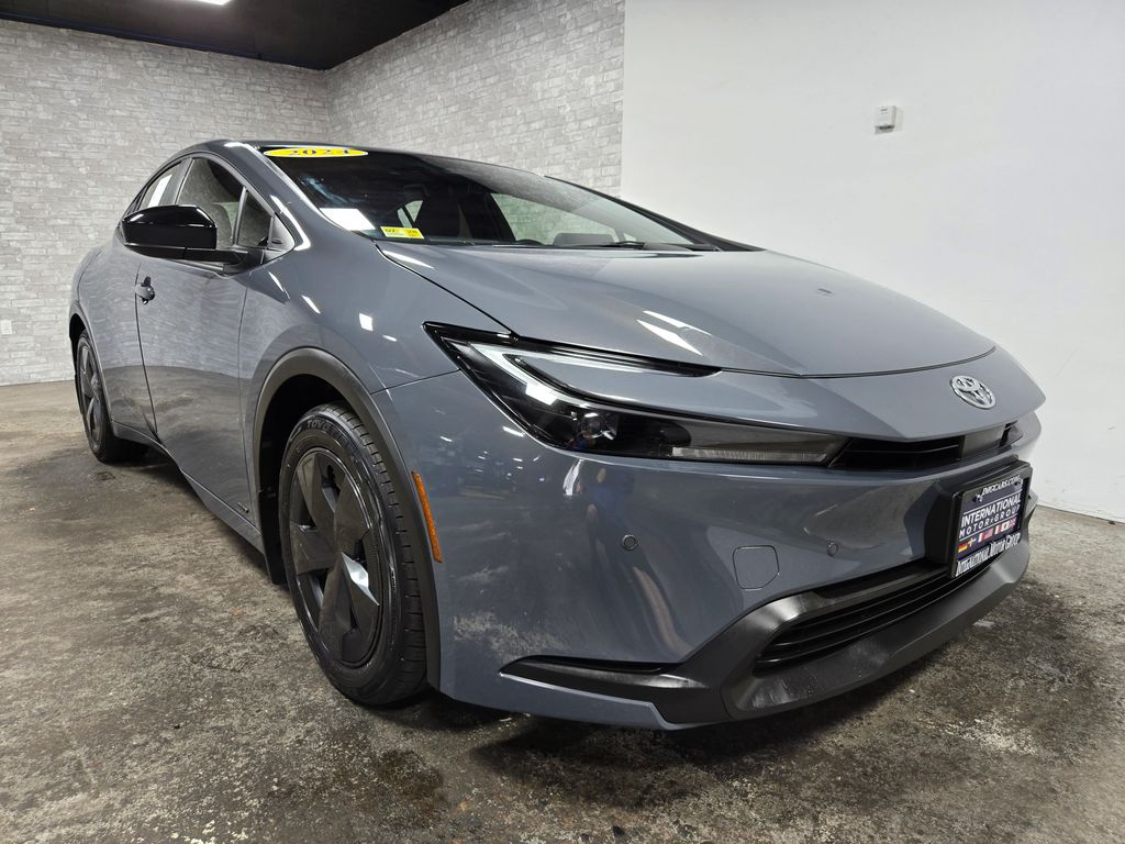 View vehicle photo 4