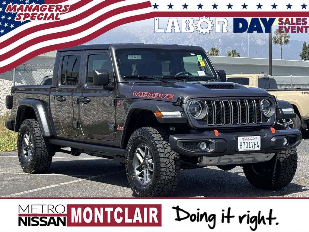 Crystal Metallic 2026 Jeep Gladiator Pickup Truck Four-Wheel Drive 8-Speed Automatic