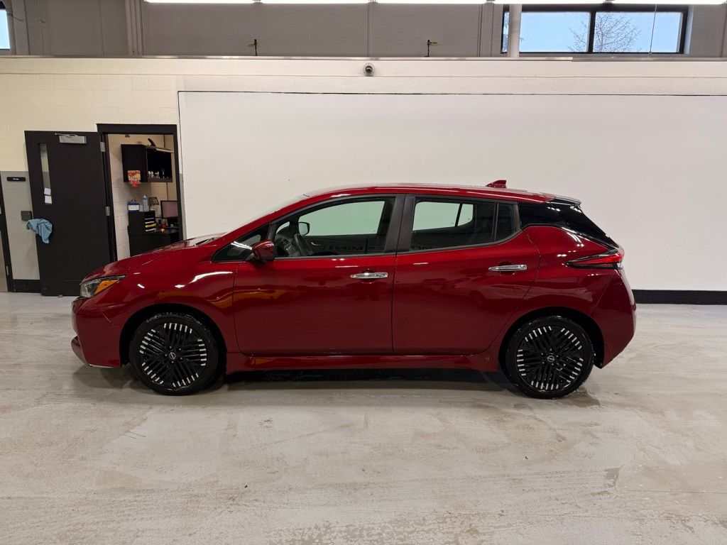 Thumbnail: 2023 Nissan Leaf - 2