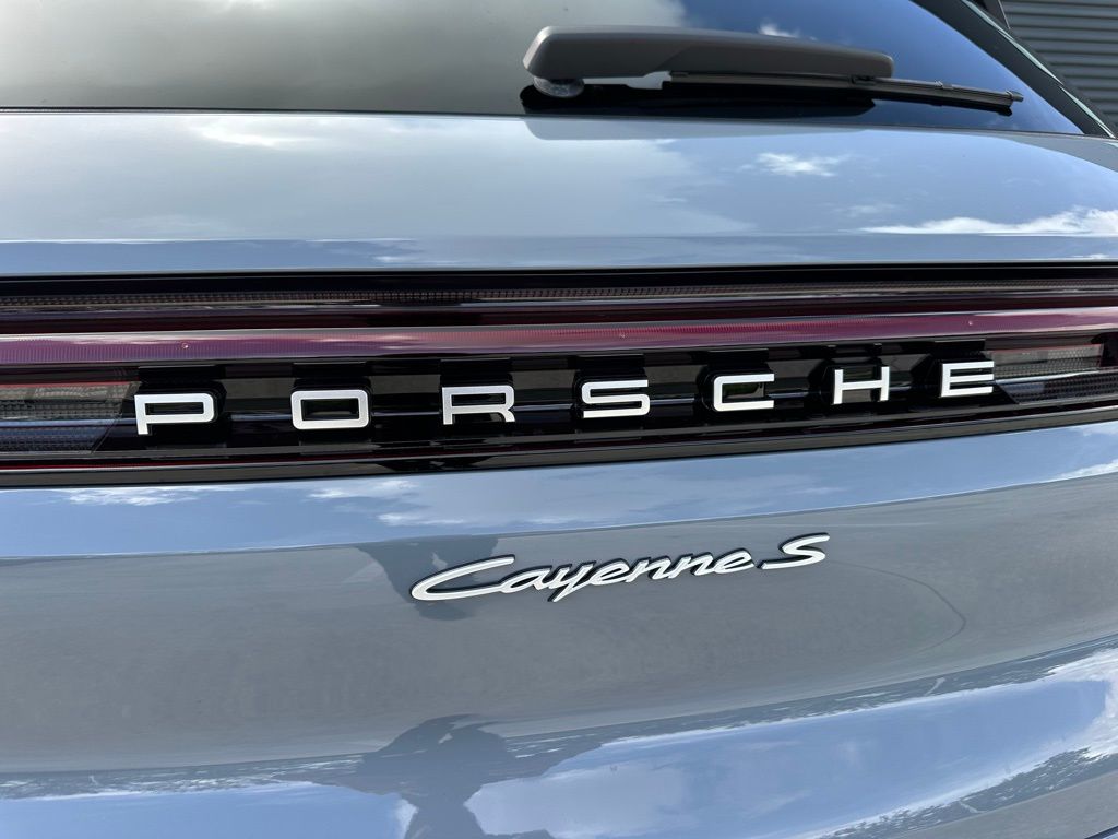 Thumbnail: 2025 Porsche Cayenne - 12