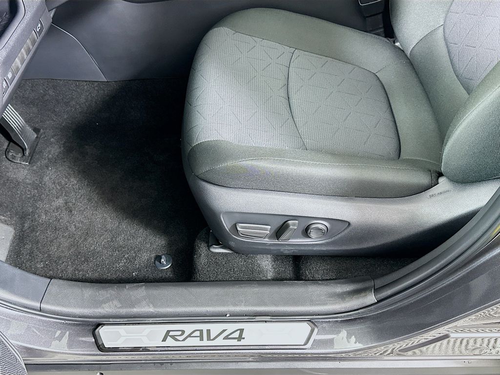 Thumbnail: 2025 Toyota RAV4 - 19