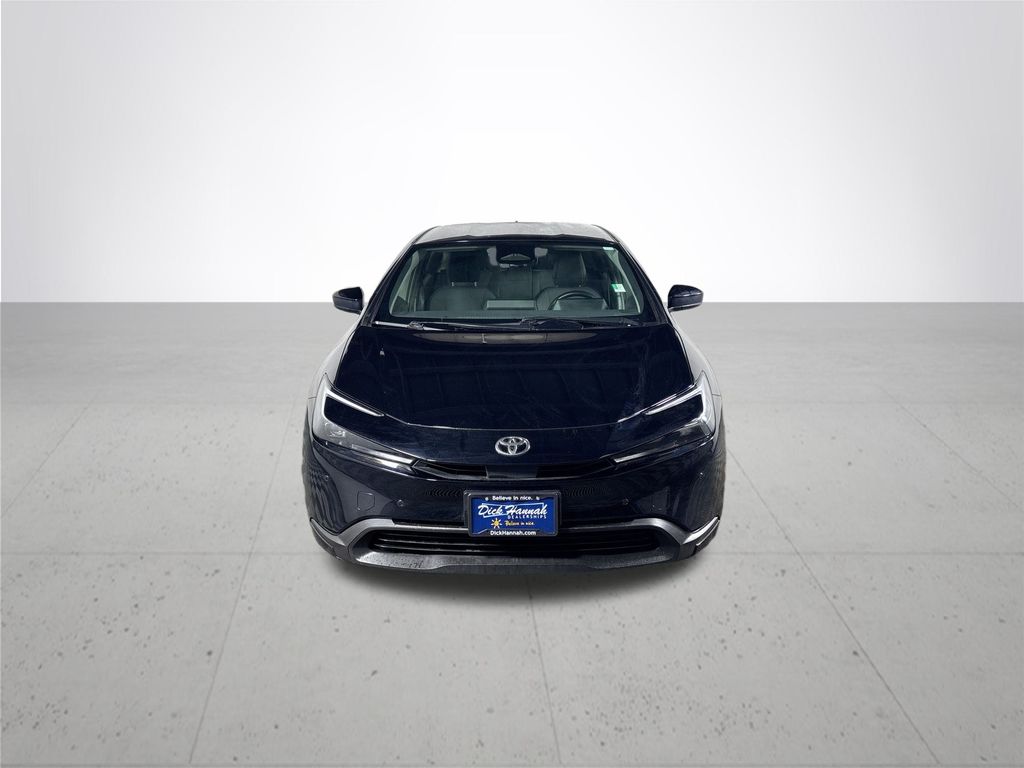 2023 Toyota Prius LE photo 3
