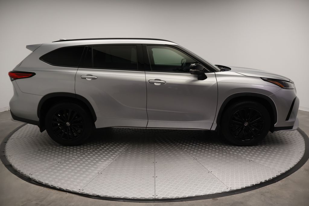 Thumbnail: 2023 Toyota Highlander - 7