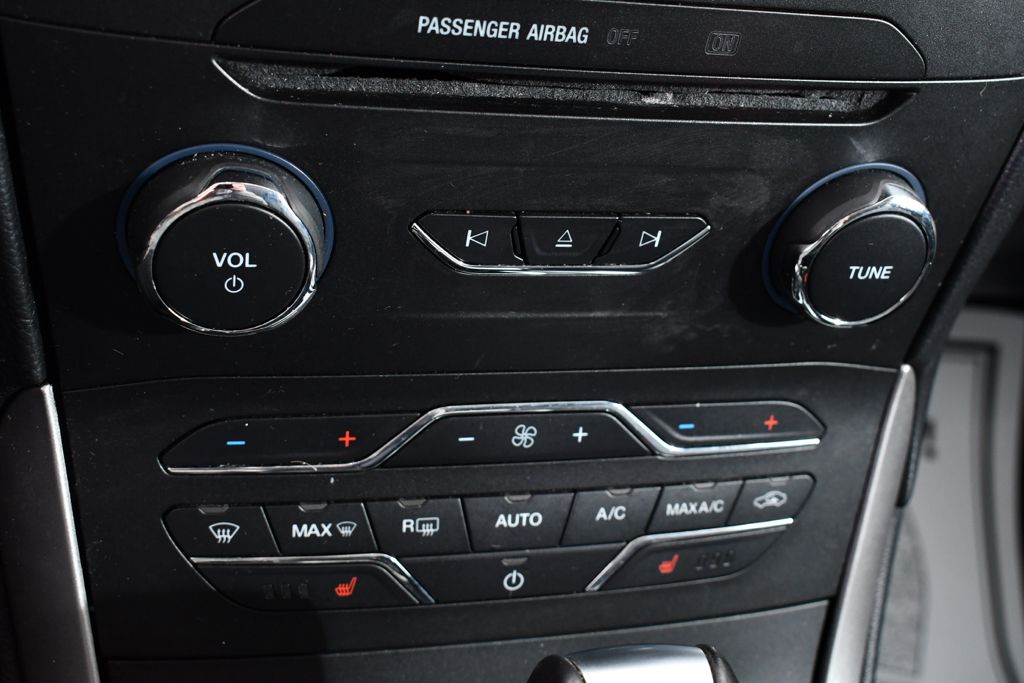 Used 2016 White Ford SEL image 28