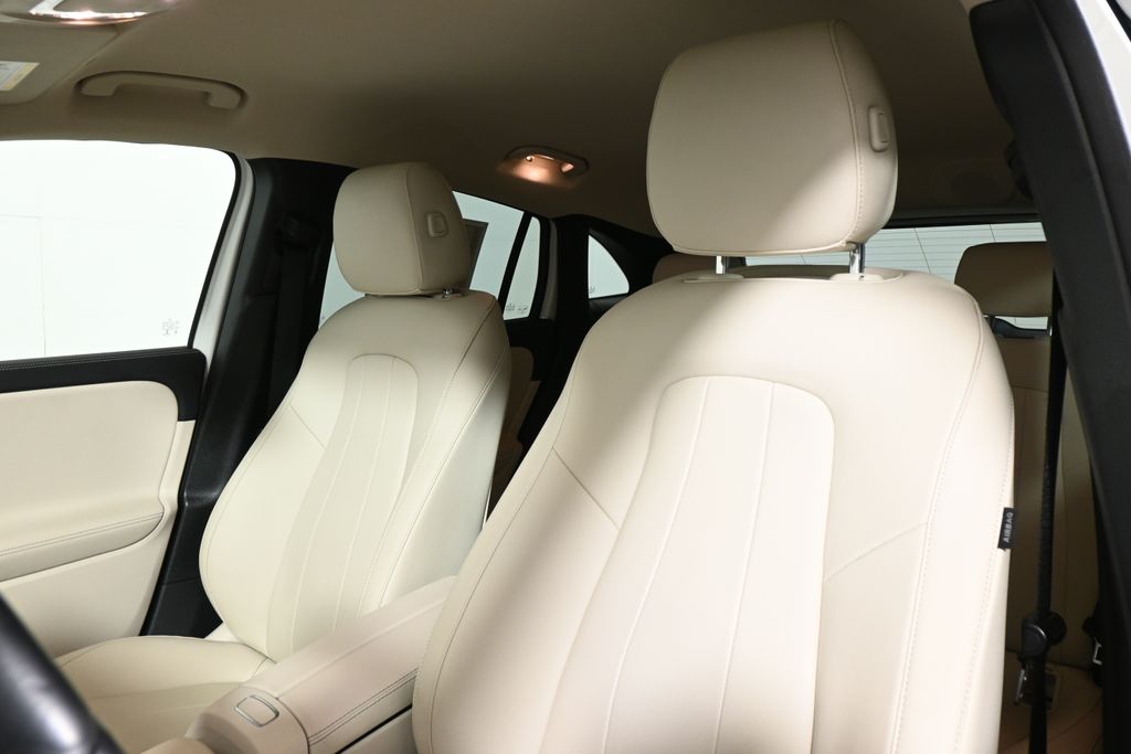 Thumbnail: 2021 Mercedes-Benz GLA - 16