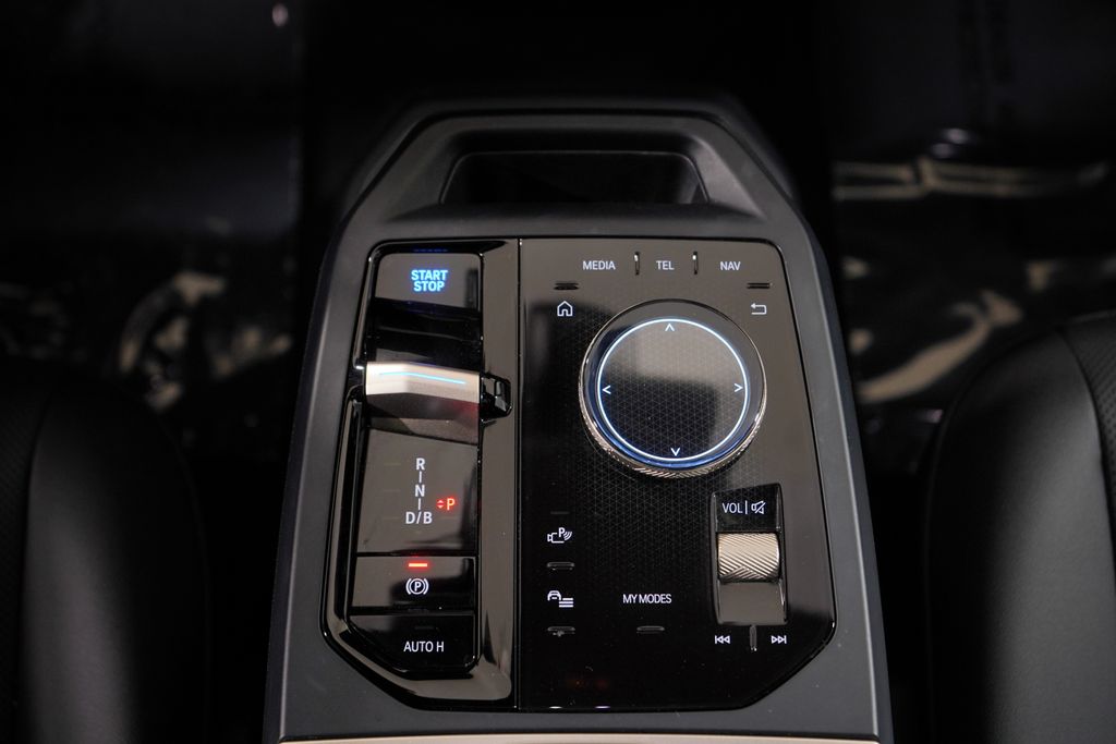 Thumbnail: 2023 BMW iX - 13