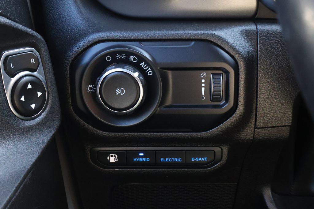 Thumbnail: 2023 Jeep Wrangler - 32