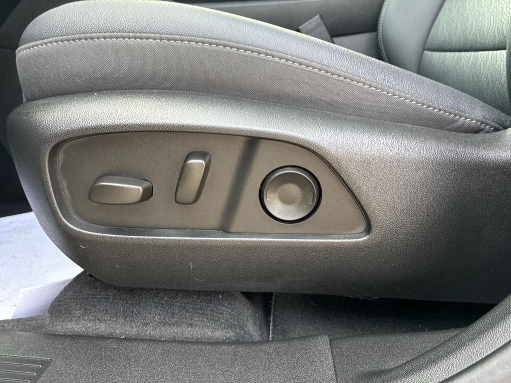 2025 Chevrolet Equinox LT Green at Klick Lewis Buick Chevrolet