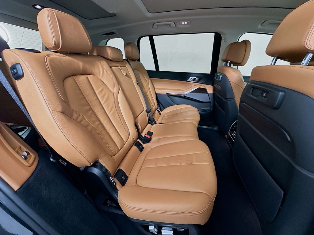 Thumbnail: 2021 BMW X7 - 29