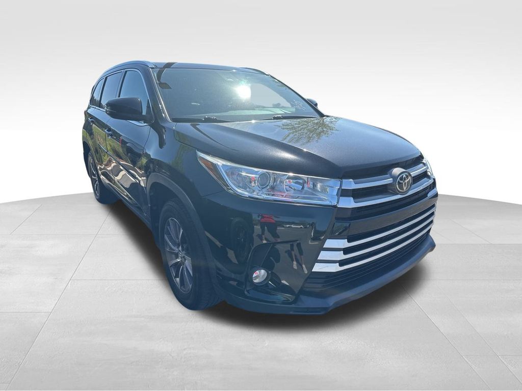 2019 Midnight Black Metallic Toyota Highlander XLE AWD SUV
