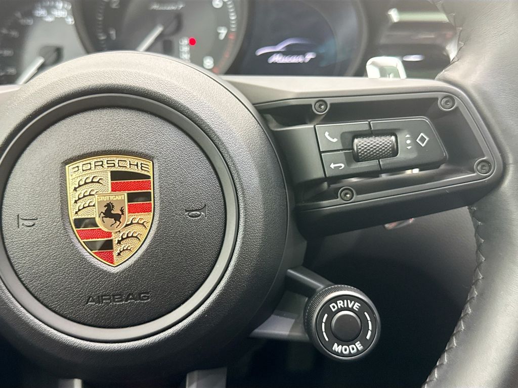 Thumbnail: 2025 Porsche Macan - 15