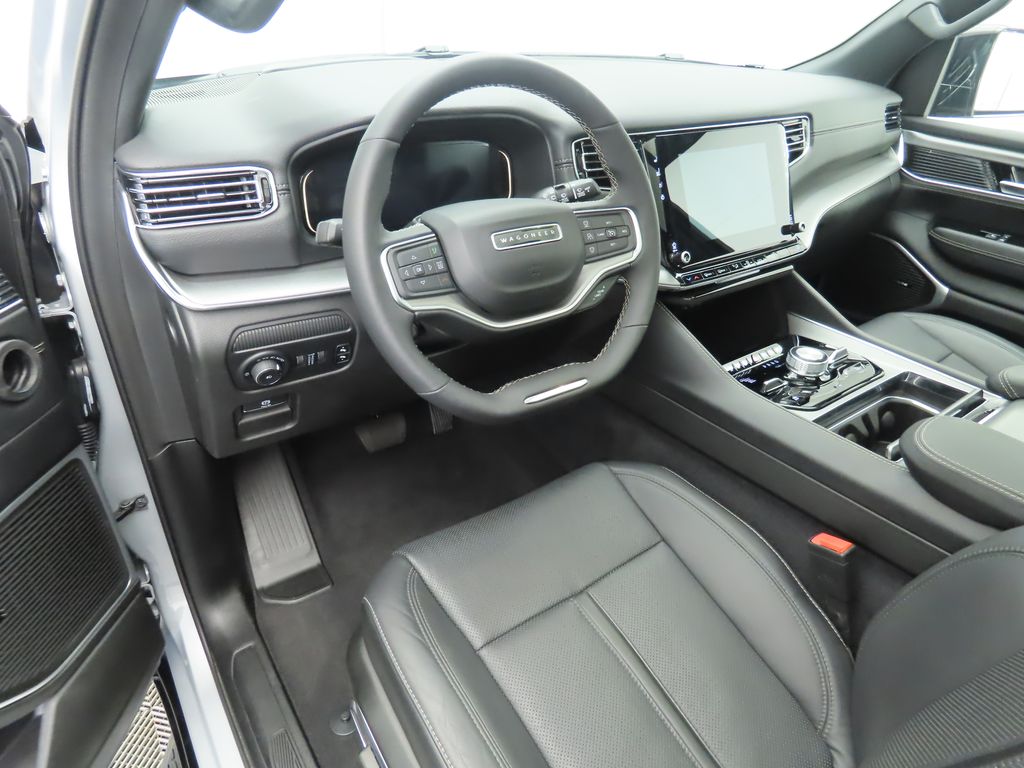 Thumbnail: 2024 Jeep Wagoneer - 9