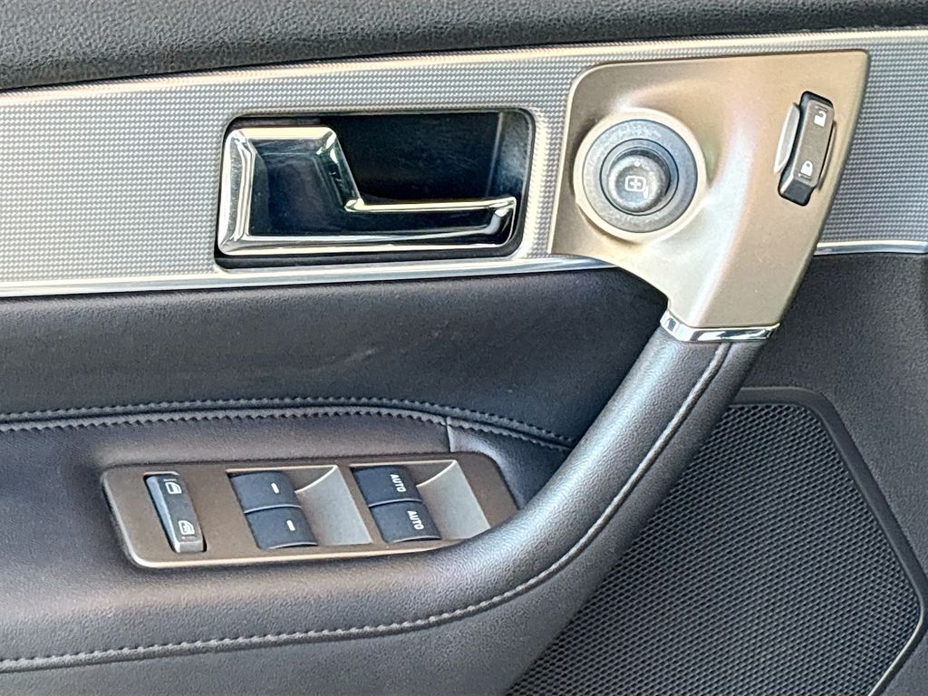 Thumbnail: 2013 Lincoln MKX - 21