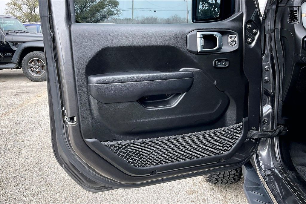 Used 2024 Jeep Gladiator Willys 4D Crew Cab