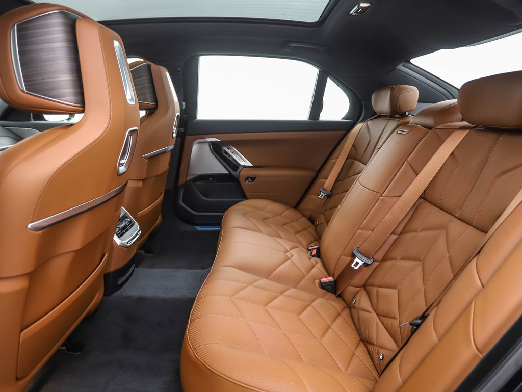Thumbnail: 2025 BMW 7 Series - 24