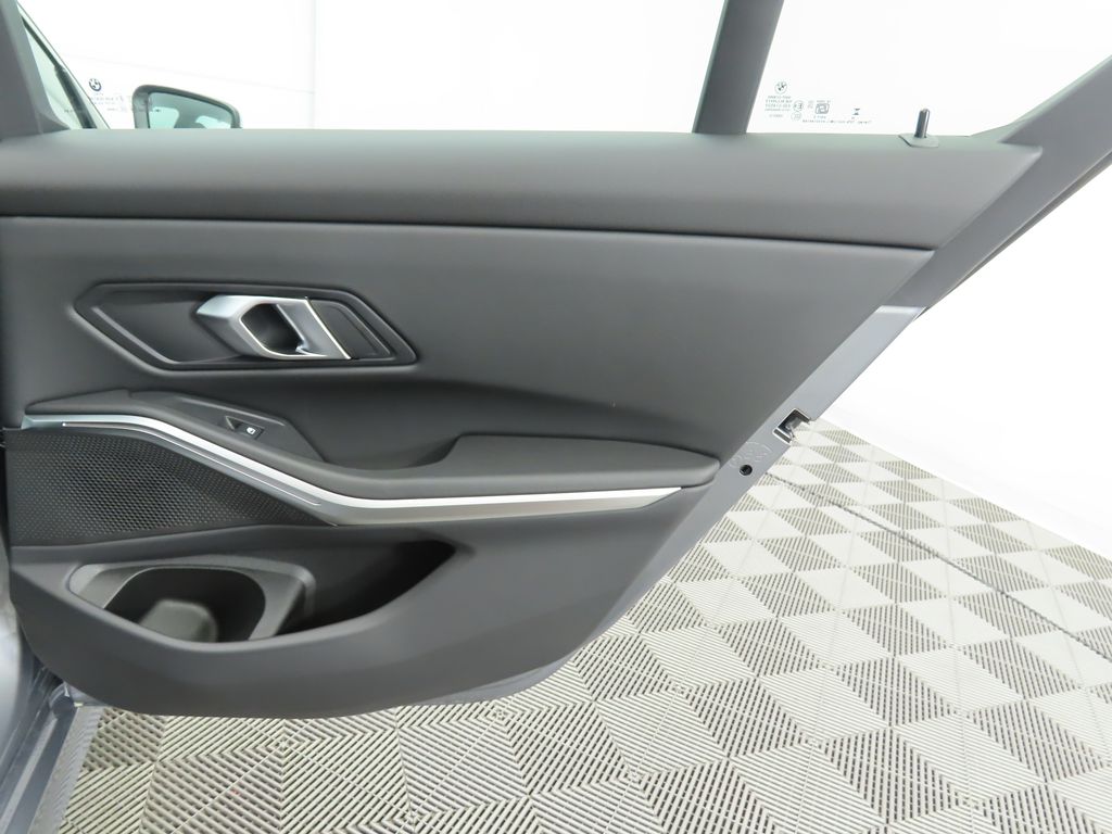 Thumbnail: 2025 BMW 3 Series - 27
